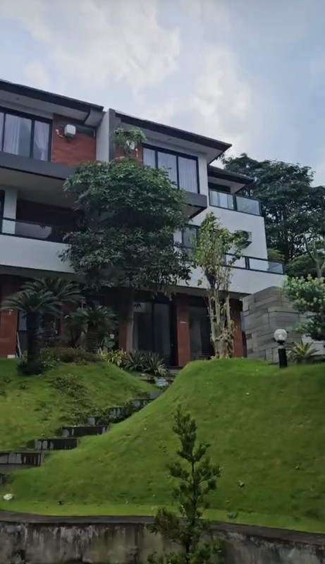 Dijual 1200 m2 Private Pool Rumah Villa Taman Dayu Ciputra Golf Pandaan Jatim - Cluster Sagamore Hills- Semi Furnished - Garasi Carport 11 Mobil Luas - Best View -Lokasi Bagus- Udara Sejuk - Taman Asr