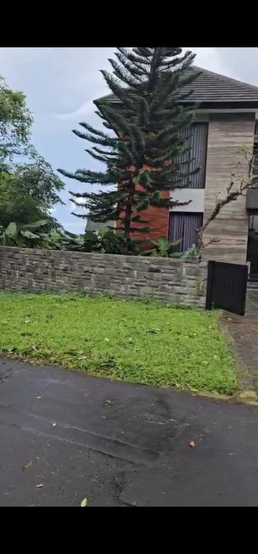 Dijual 1200 m2 Private Pool Rumah Villa Taman Dayu Ciputra Golf Pandaan Jatim - Cluster Sagamore Hills- Semi Furnished - Garasi Carport 11 Mobil Luas - Best View -Lokasi Bagus- Udara Sejuk - Taman Asr