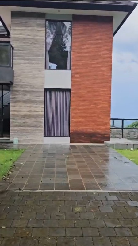 Dijual 1200 m2 Private Pool Rumah Villa Taman Dayu Ciputra Golf Pandaan Jatim - Cluster Sagamore Hills- Semi Furnished - Garasi Carport 11 Mobil Luas - Best View -Lokasi Bagus- Udara Sejuk - Taman Asr