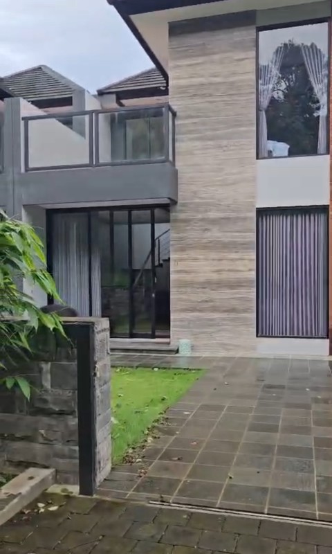 Dijual 1200 m2 Private Pool Rumah Villa Taman Dayu Ciputra Golf Pandaan Jatim - Cluster Sagamore Hills- Semi Furnished - Garasi Carport 11 Mobil Luas - Best View -Lokasi Bagus- Udara Sejuk - Taman Asr