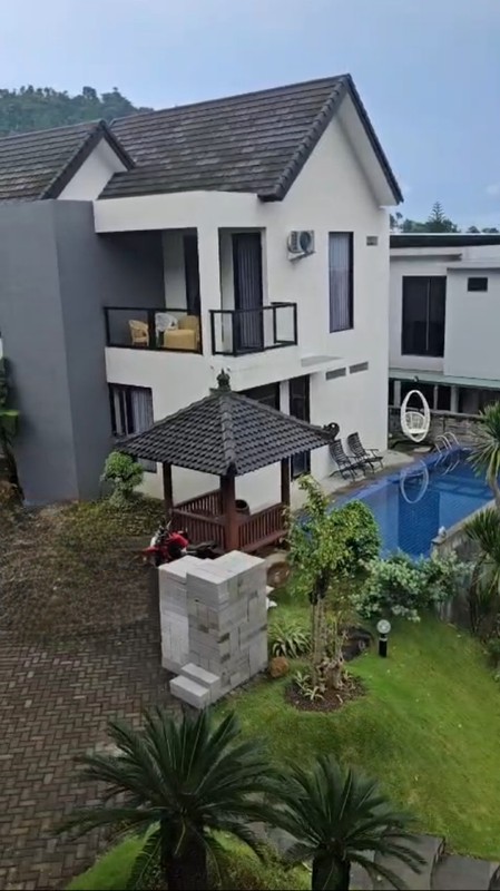 Dijual 1200 m2 Private Pool Rumah Villa Taman Dayu Ciputra Golf Pandaan Jatim - Cluster Sagamore Hills- Semi Furnished - Garasi Carport 11 Mobil Luas - Best View -Lokasi Bagus- Udara Sejuk - Taman Asr
