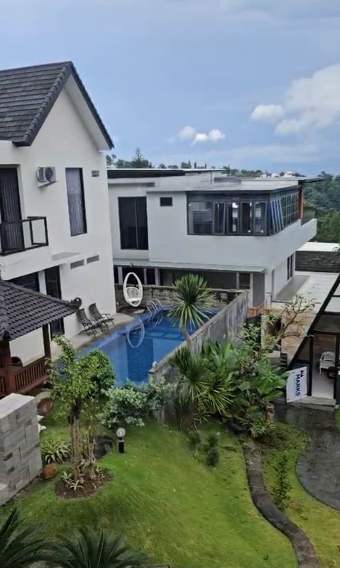 Dijual 1200 m2 Private Pool Rumah Villa Taman Dayu Ciputra Golf Pandaan Jatim - Cluster Sagamore Hills- Semi Furnished - Garasi Carport 11 Mobil Luas - Best View -Lokasi Bagus- Udara Sejuk - Taman Asr