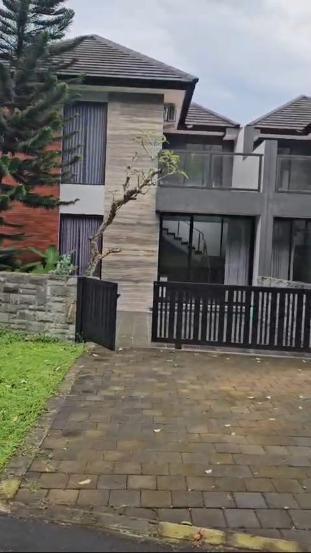 Dijual 1200 m2 Private Pool Rumah Villa Taman Dayu Ciputra Golf Pandaan Jatim - Cluster Sagamore Hills- Semi Furnished - Garasi Carport 11 Mobil Luas - Best View -Lokasi Bagus- Udara Sejuk - Taman Asr