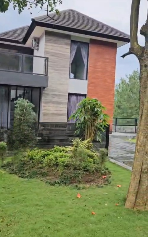 Dijual 1200 m2 Private Pool Rumah Villa Taman Dayu Ciputra Golf Pandaan Jatim - Cluster Sagamore Hills- Semi Furnished - Garasi Carport 11 Mobil Luas - Best View -Lokasi Bagus- Udara Sejuk - Taman Asr