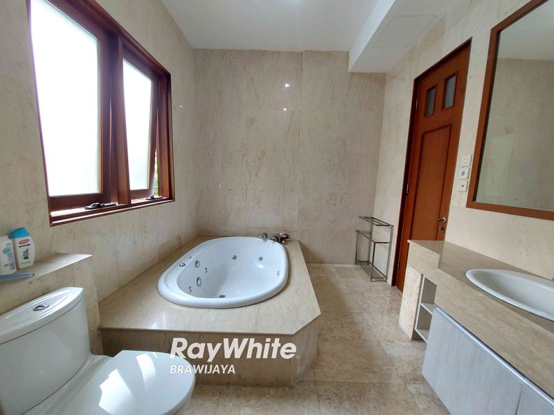 Rumah di Ampera Kemang, Jakarta Selatan, 5 menit ke Tol JORR