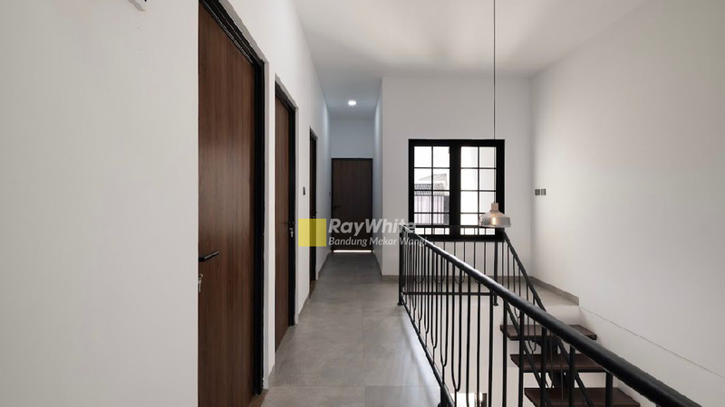 Rumah Baru Modern Tropis di Antapani