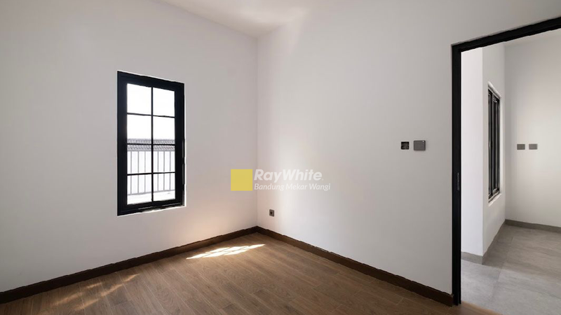 Rumah Baru Modern Tropis di Antapani