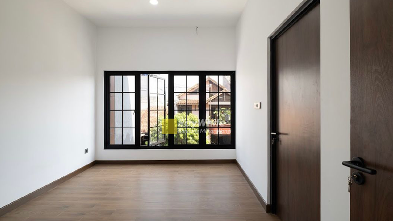 Rumah Baru Modern Tropis di Antapani