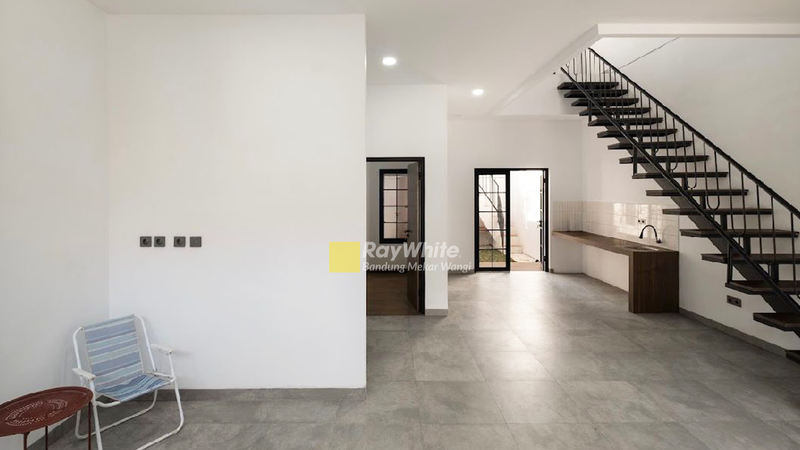 Rumah Baru Modern Tropis di Antapani