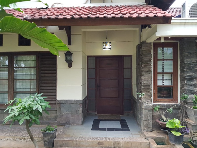 Rumah Gaya Klasik  Harga Menarik di Pesanggrahan Bintaro, Jakarta Selatan.