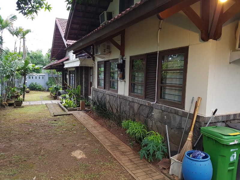 Rumah Gaya Klasik  Harga Menarik di Pesanggrahan Bintaro, Jakarta Selatan.