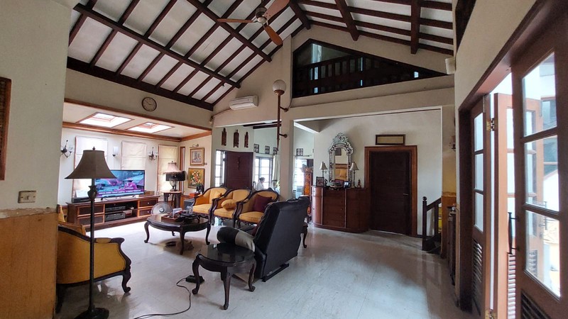 Rumah Gaya Klasik  Harga Menarik di Pesanggrahan Bintaro, Jakarta Selatan.