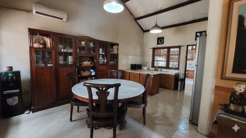 Rumah Gaya Klasik  Harga Menarik di Pesanggrahan Bintaro, Jakarta Selatan.