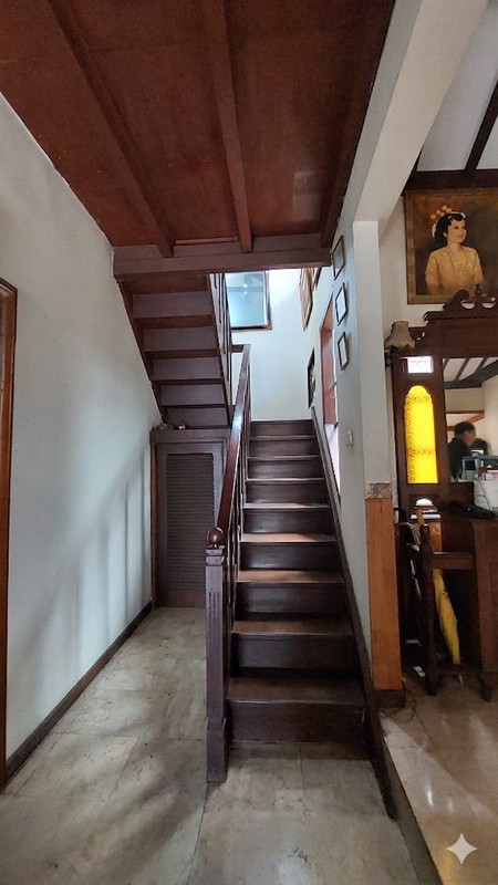 Rumah Gaya Klasik  Harga Menarik di Pesanggrahan Bintaro, Jakarta Selatan.