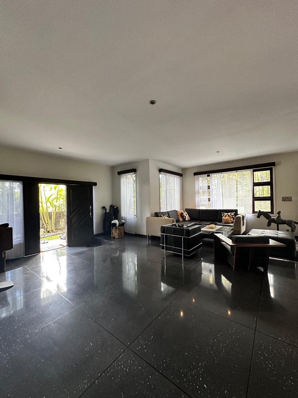 Luxury Private Villa for Sale - Pool, Gym & Garden Retreat - Jimbaran