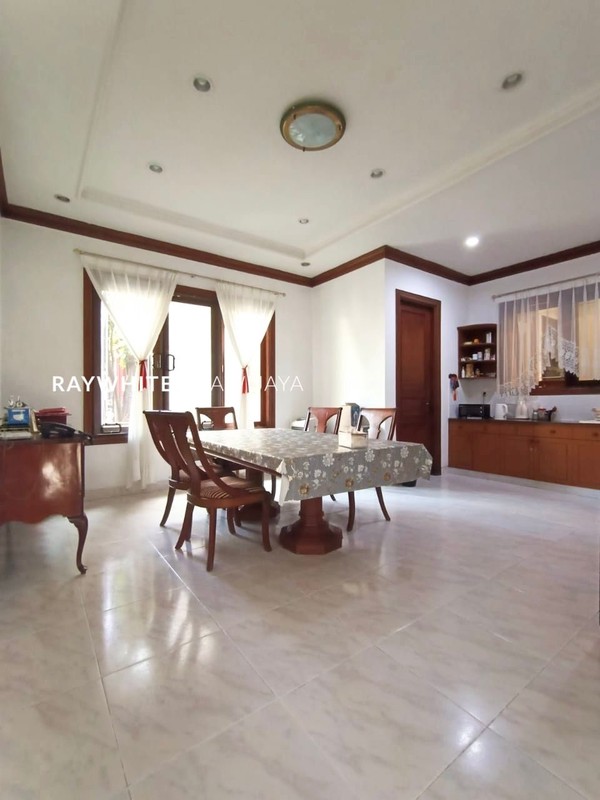 Rumah Dalam Komplek Bangunan 2 Lantai Area Mampang Prapatan