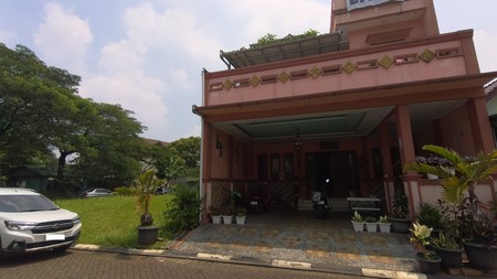 Dijual Rumah Mewah Tiga Lantai di Metland Transyogi