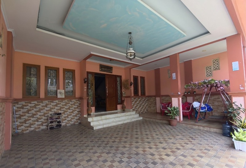 Dijual Rumah Mewah Tiga Lantai di Metland Transyogi