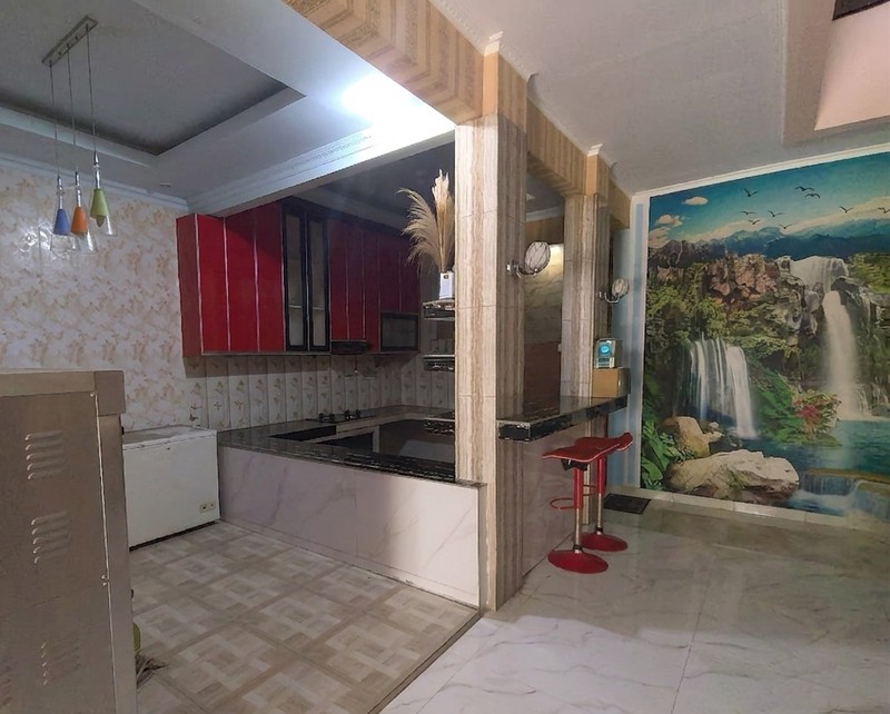 Dijual Rumah Mewah Tiga Lantai di Metland Transyogi