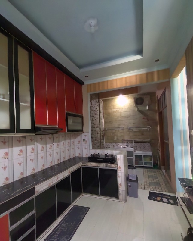 Dijual Rumah Mewah Tiga Lantai di Metland Transyogi