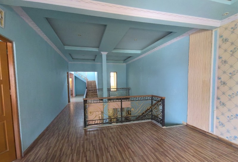 Dijual Rumah Mewah Tiga Lantai di Metland Transyogi