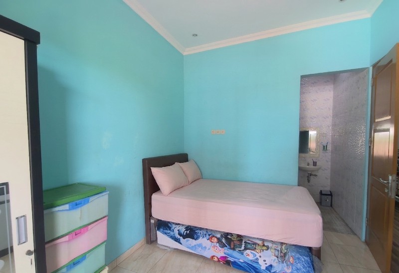 Dijual Rumah Mewah Tiga Lantai di Metland Transyogi