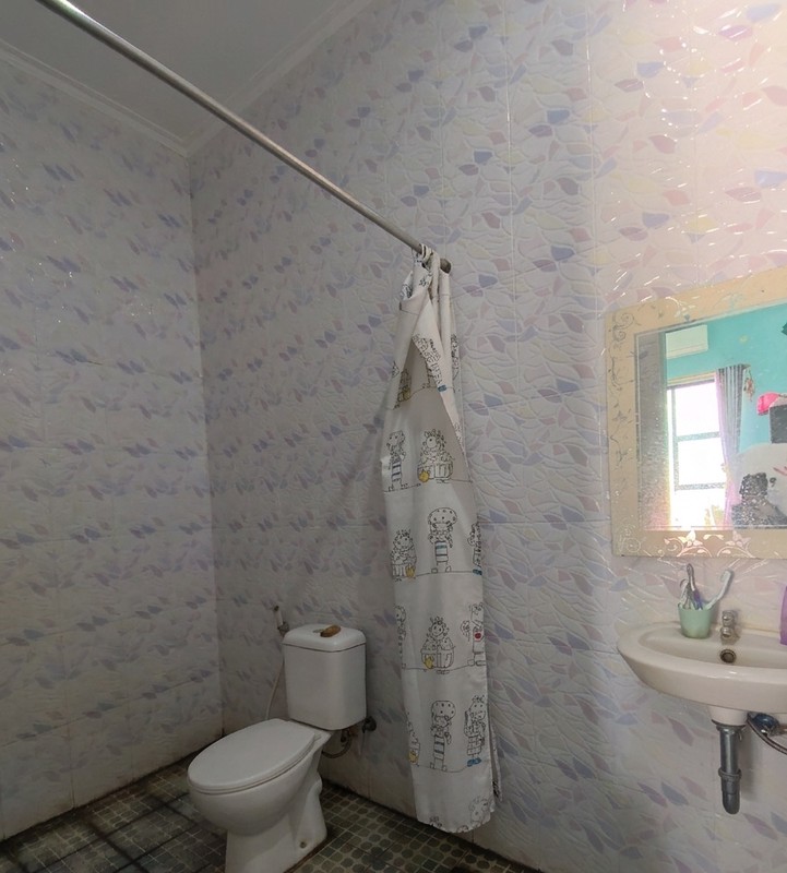 Dijual Rumah Mewah Tiga Lantai di Metland Transyogi