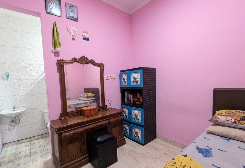 Dijual Rumah Mewah Tiga Lantai di Metland Transyogi