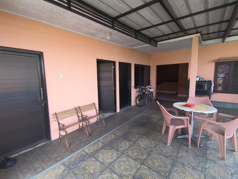 Dijual Rumah Mewah Tiga Lantai di Metland Transyogi