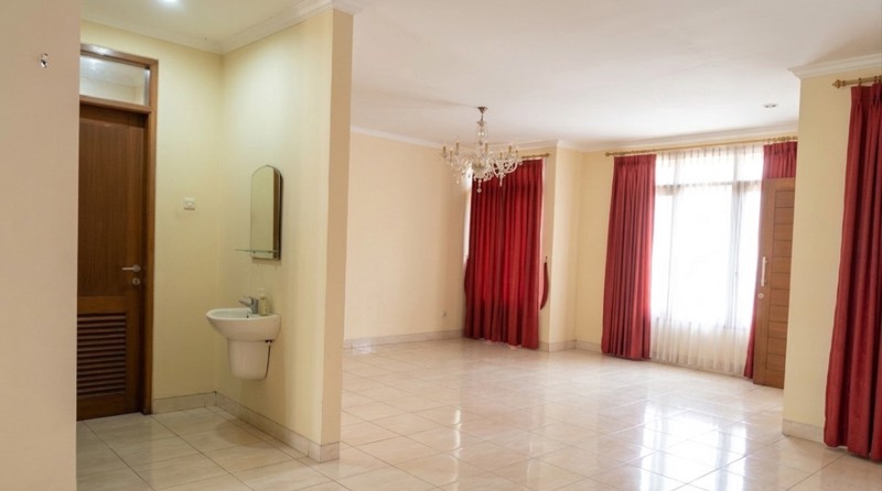 Rumah Komersil Siap Untuk Usaha dI Bintaro Sektor 3