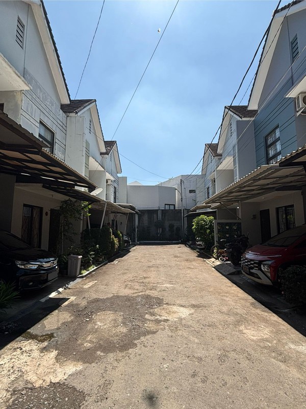 Rumah 2 Lantai Strategis Pondok Aren Dekat Stasiun Sudimara - SHM, Semi Furnished!