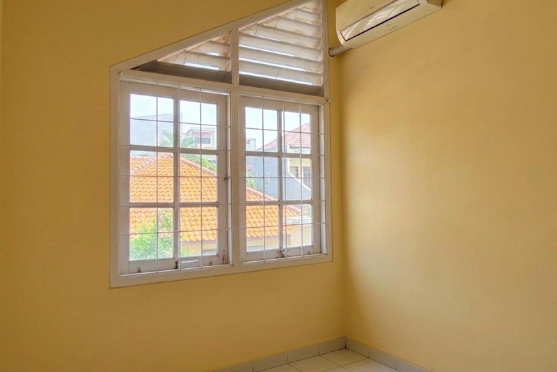 Rumah Usaha Strategis di Bintaro Sektor 3 - Cocok untuk Hunian Sekaligus Bisnis!