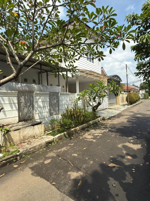 Cinere mega cinere rumah 4 kamar di komplek belakang informa