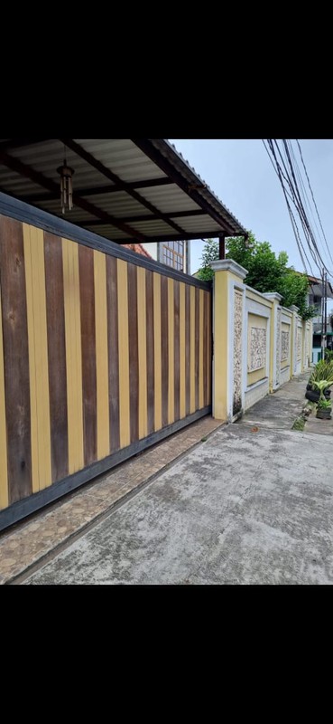 Rumah Mewah 2 Lantai Ciputat LT 542 m² - 5+1 KT, SHM, Balkon, Carport 2 Mobil