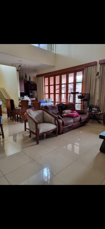 Rumah Mewah 2 Lantai Ciputat LT 542 m² - 5+1 KT, SHM, Balkon, Carport 2 Mobil.