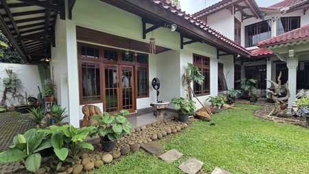 Rumah Mewah Posisi Hook di Jl Sekolah Duta Pondok Indah Lokasi Tenang