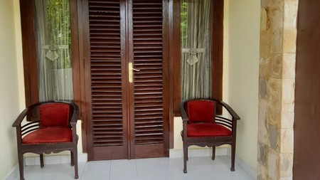 Rumah 2 Lantai Ciputat Strategis Dekat Stasiun & Mall - SHM, Ada Taman & Carport