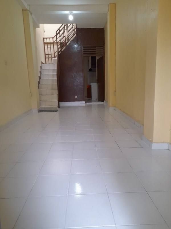 Rumah 2 Lantai Ciputat Strategis Dekat Stasiun & Mall - SHM, Ada Taman & Carport