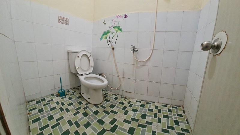 Rumah 2 Lantai Ciputat Strategis Dekat Stasiun & Mall - SHM, Ada Taman & Carport