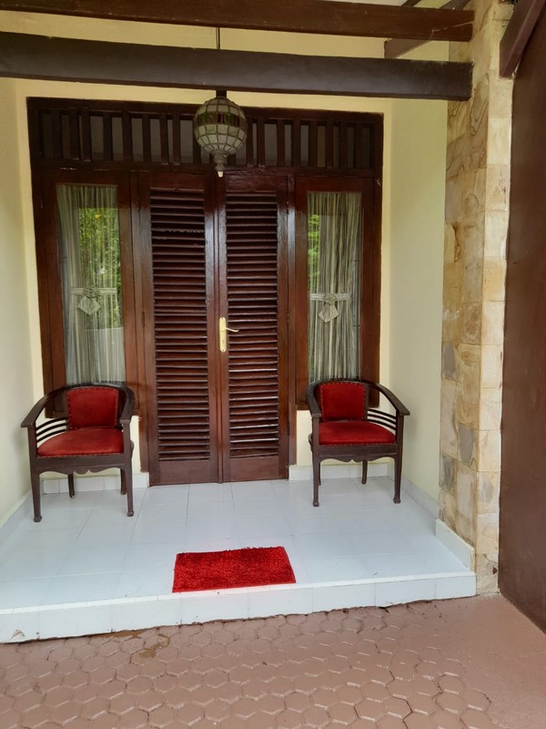 Rumah 2 Lantai Ciputat Strategis Dekat Stasiun & Mall - SHM, Ada Taman & Carport!