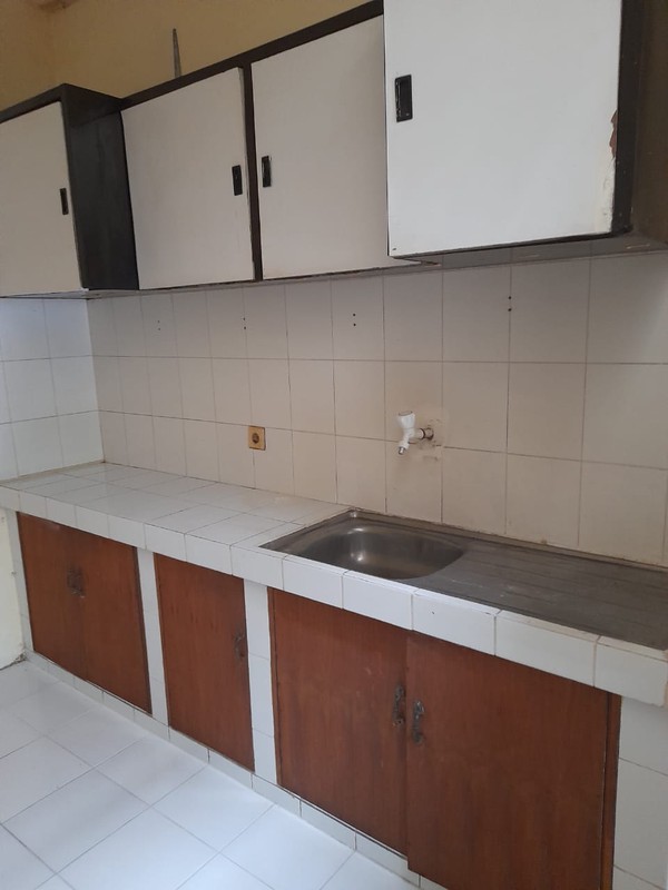 Rumah 2 Lantai Ciputat Strategis Dekat Stasiun & Mall - SHM, Ada Taman & Carport!