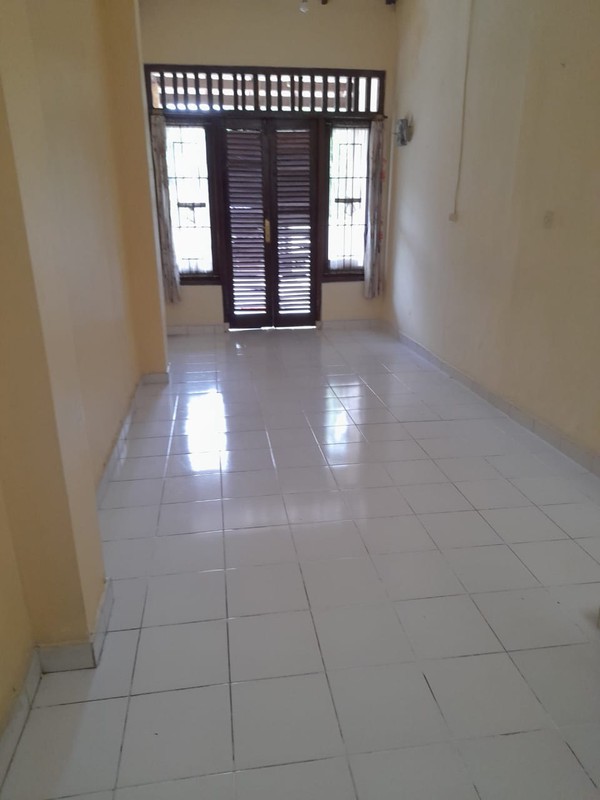 Rumah 2 Lantai Ciputat Strategis Dekat Stasiun & Mall - SHM, Ada Taman & Carport!