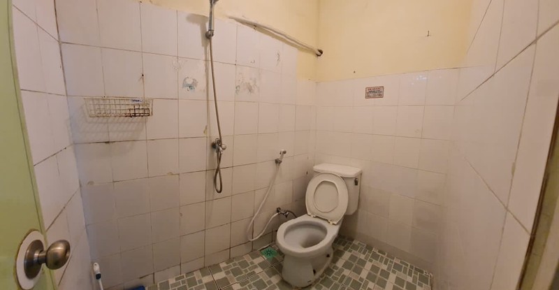 Rumah 2 Lantai Ciputat Strategis Dekat Stasiun & Mall - SHM, Ada Taman & Carport!