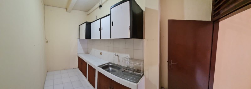 Rumah 2 Lantai Ciputat Strategis Dekat Stasiun & Mall - SHM, Ada Taman & Carport!