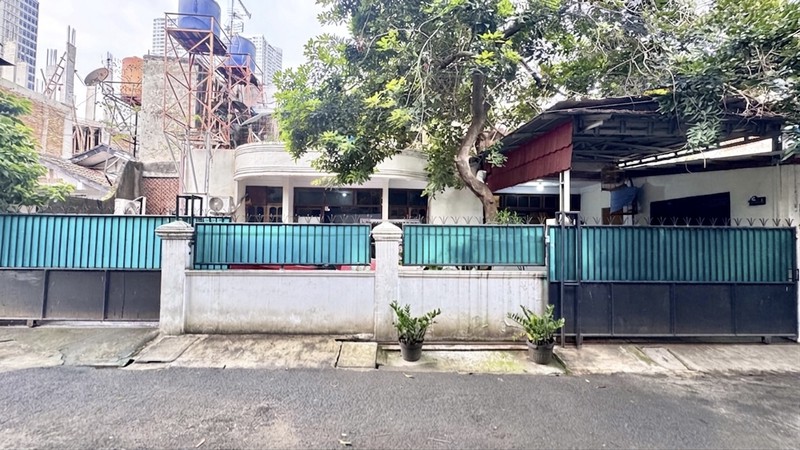 Dijual Rumah Besar Strategis di Pedurenan, Setiabudi, Jakarta Selatan - Cocok untuk Hunian & Investasi
