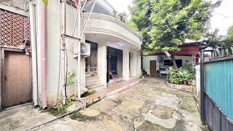Dijual Rumah Besar Strategis di Pedurenan, Setiabudi, Jakarta Selatan - Cocok untuk Hunian & Investasi