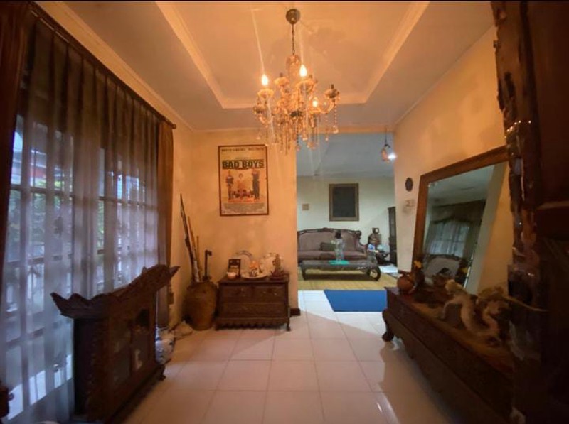 Rumah di HOEK Luas Bintaro Sektor 9 LT 350 m² - 4+2 KT, SHM, Taman Depan & Samping