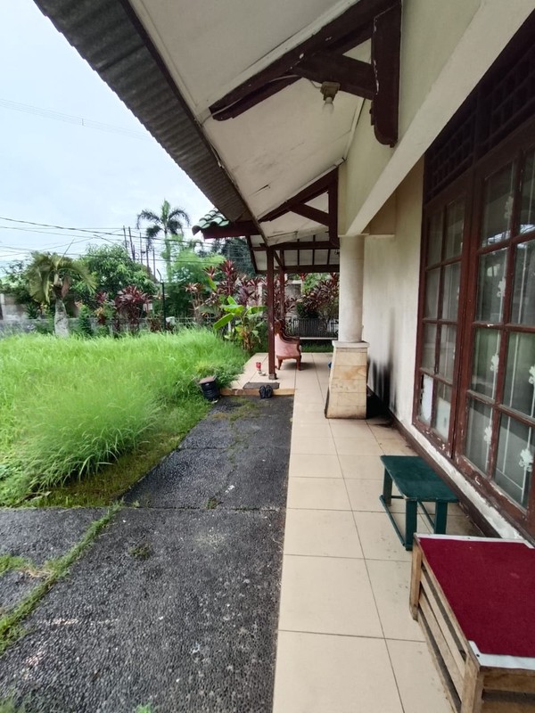 Rumah di HOEK Luas Bintaro Sektor 9 LT 350 m² - 4+2 KT, SHM, Taman Depan & Samping