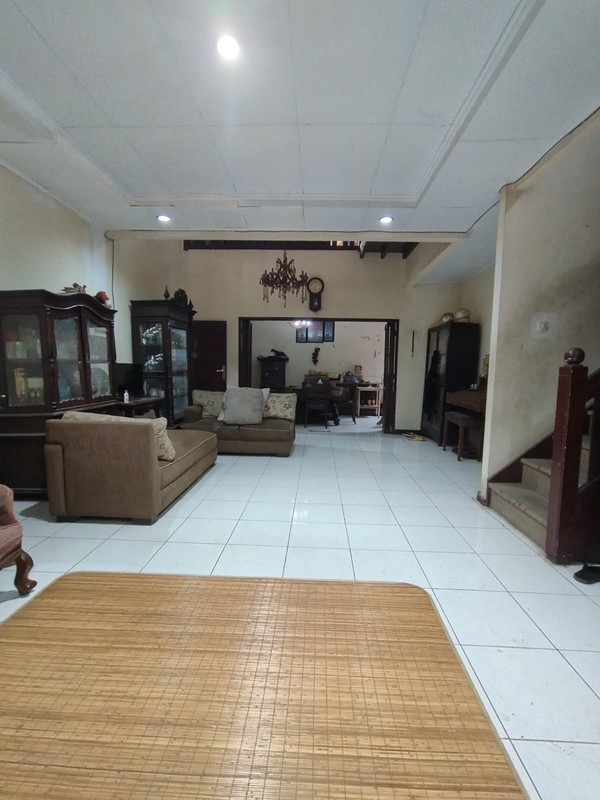 Rumah di HOEK Luas Bintaro Sektor 9 LT 350 m² - 4+2 KT, SHM, Taman Depan & Samping