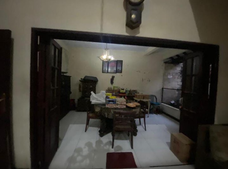 Rumah di HOEK Luas Bintaro Sektor 9 LT 350 m² - 4+2 KT, SHM, Taman Depan & Samping.